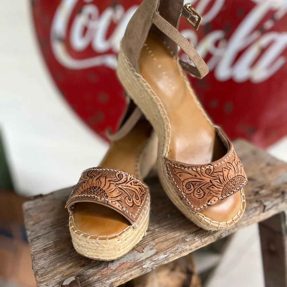 Size 9 Kelly & Katie hand tooled leather heels. - Picture 1 of 4